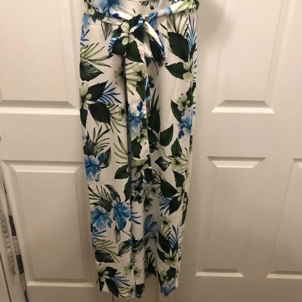 NEW Banana Republic White Tropical Floral Jumpsuit - Picture 5 of 8
